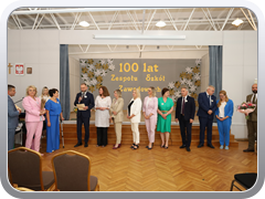 100
